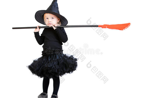 带扫帚的小女巫