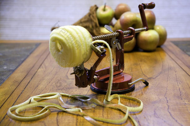 苹果削皮机和苹果