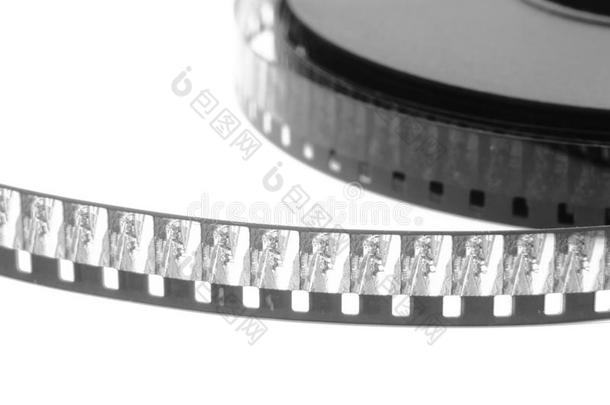 白色塑料卷轴上的一堆旧电影胶片