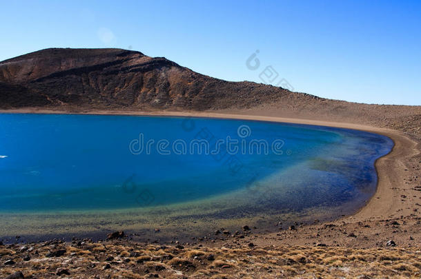蓝色火山湖