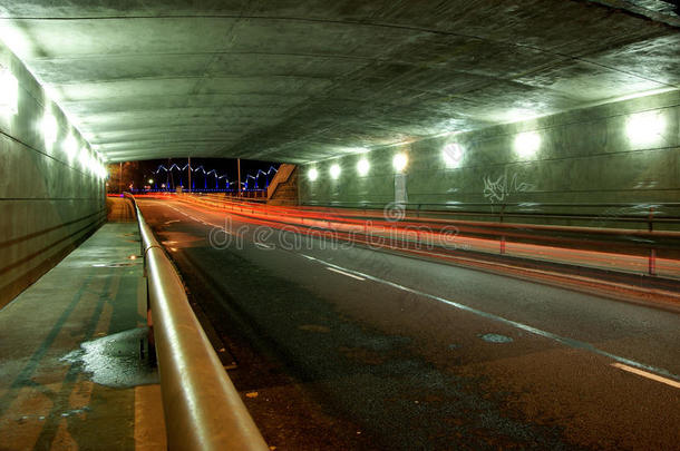 夜间公路隧道