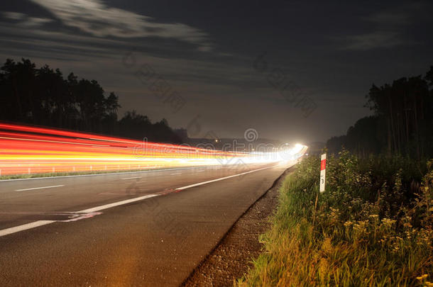 夜间道路