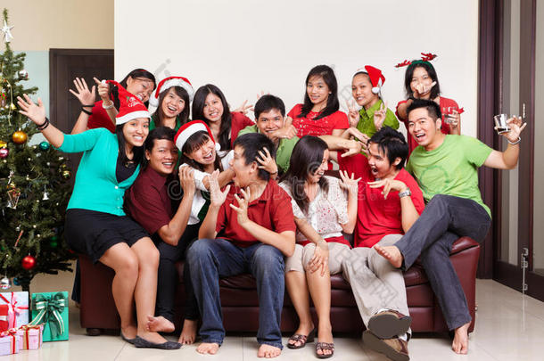 亚洲人圣诞集体照