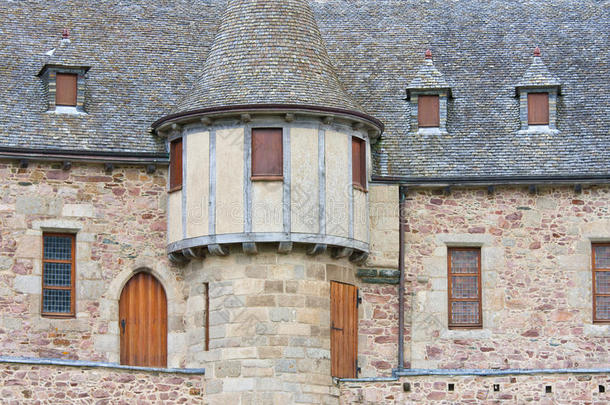 有塔的中世纪城堡的正面