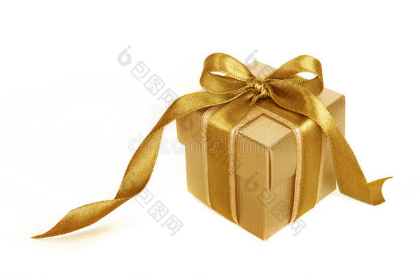 金色礼品盒，金色丝带隔离