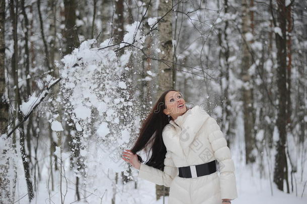 雪地里的女人