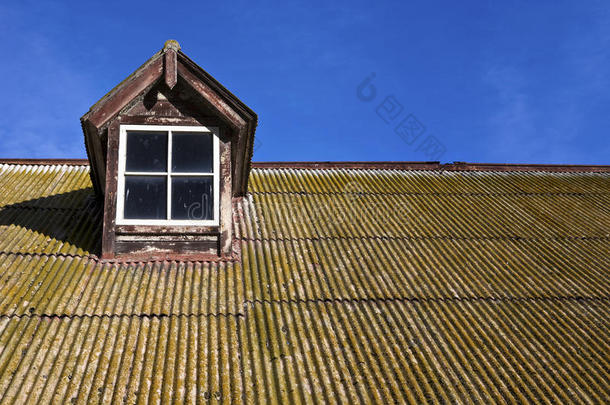 旧铁皮屋顶