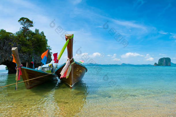 泰国海边的长尾船