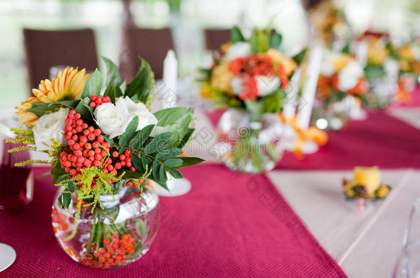 结婚花-为婚礼准备的桌子