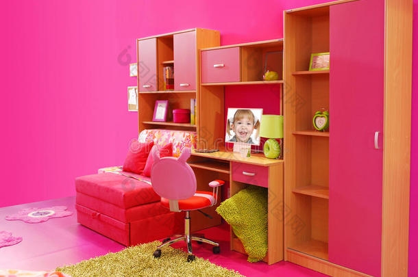 儿童粉色房间