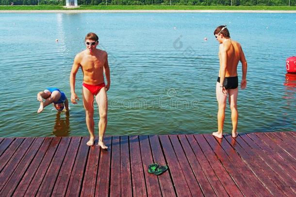 青少年运动员水上运动