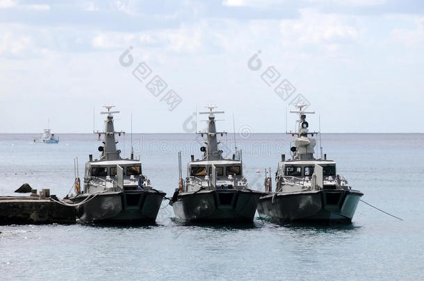三艘边防巡逻艇