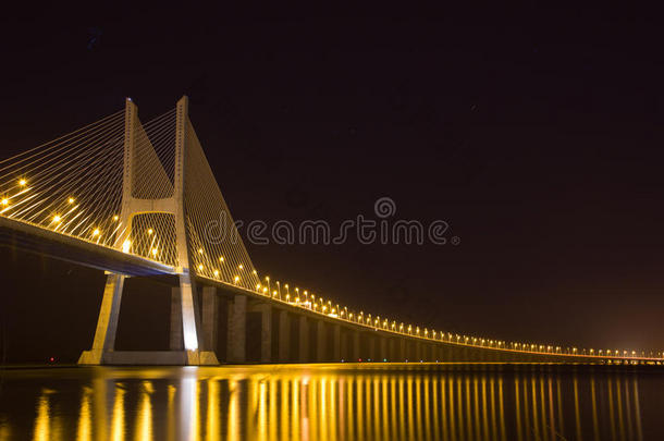 晚上的瓦斯科达伽马大桥