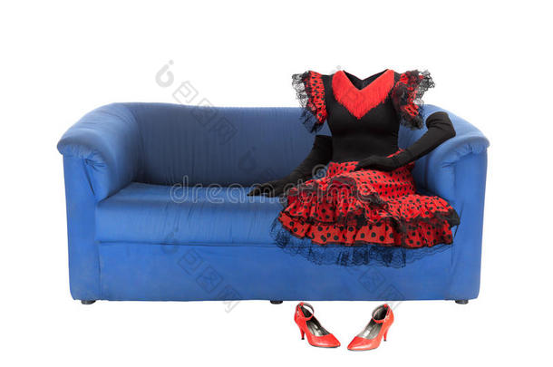 蓝色沙发上的女鬼|孤立无援