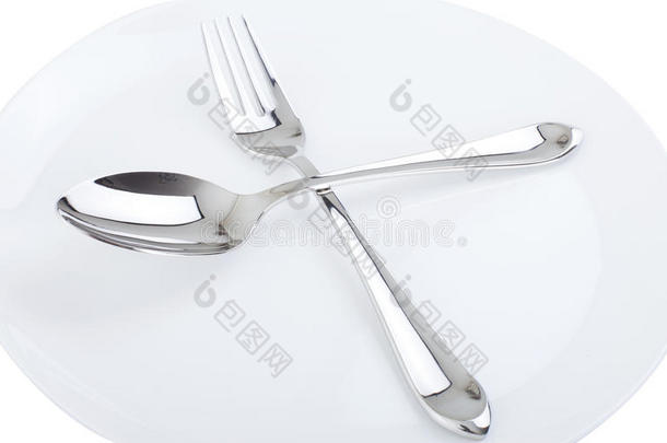餐盘，<strong>勺子</strong>和<strong>叉子</strong>。