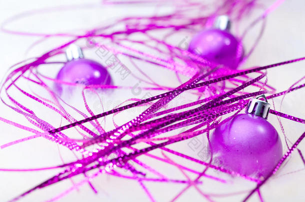 紫色新年球