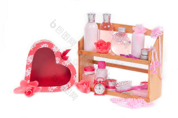 spa礼品和红色心形礼品盒