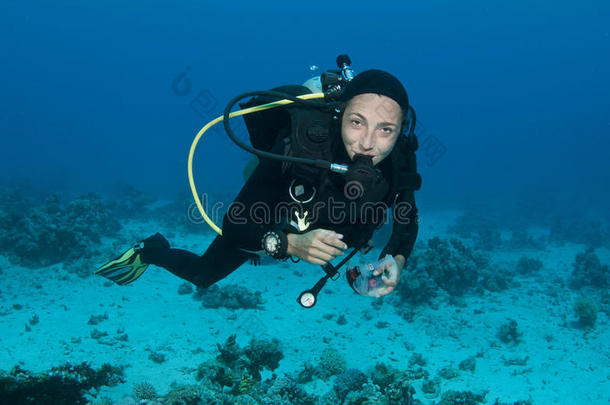 水肺潜水员