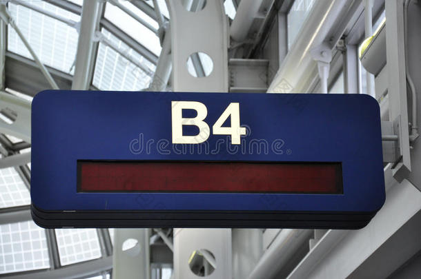 b4机场大门标志