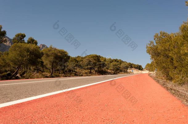 有<strong>自行车</strong>道的道路