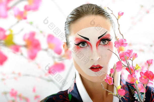 日本艺妓，化妆很有创意