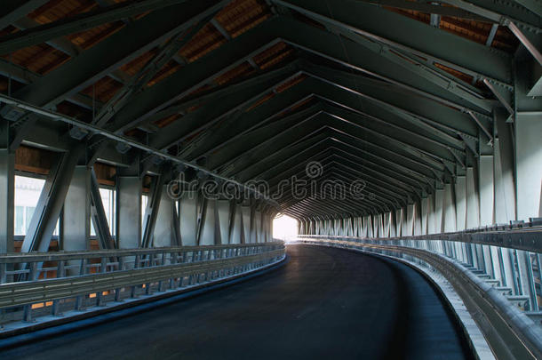 意大利公路曲线隧道