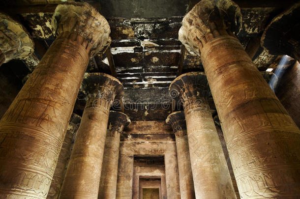 埃及埃德夫荷鲁斯神庙内部。
