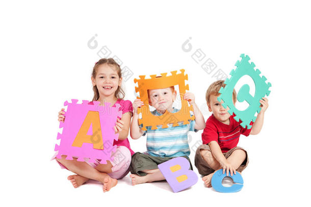儿童学习有趣的儿童字母表abc字母