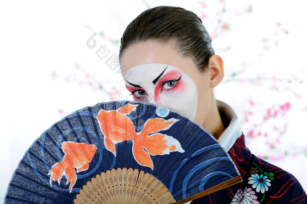 日本艺妓，化妆很有创意