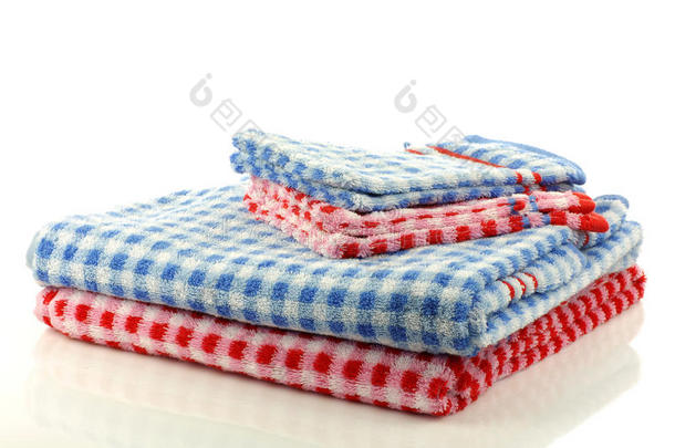 层叠的彩色格子浴室毛巾