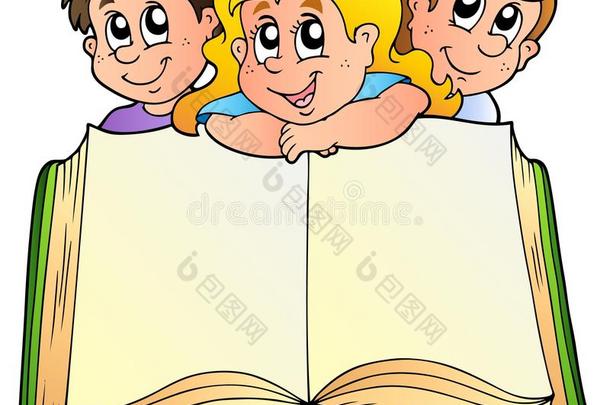 三个孩子打开书