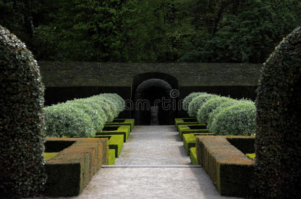 比利时古堡的法国花园。