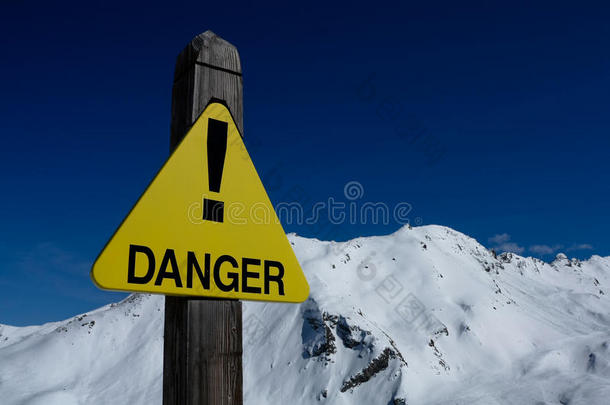 山中危险标志