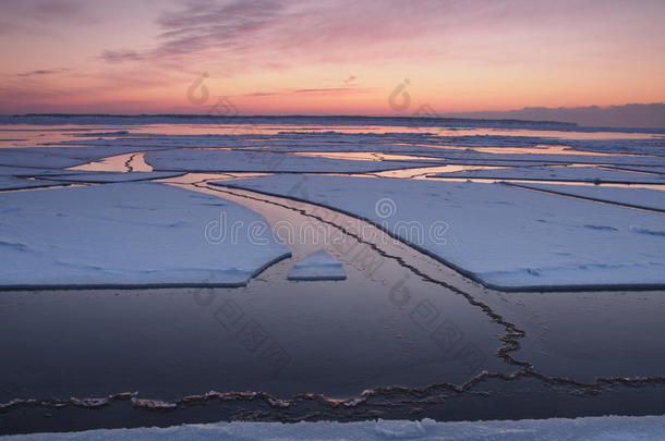 海冰上的裂缝