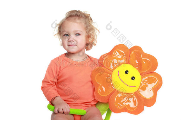 橙色花朵玩具女孩