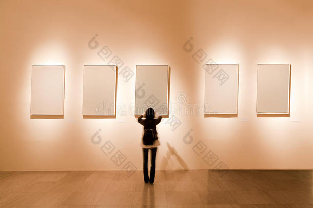 美术馆的空白画框