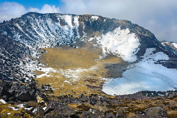 哈拉山火山口