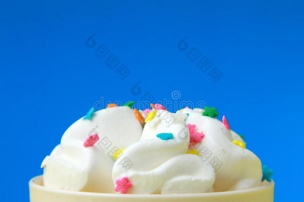 白杯冰淇淋