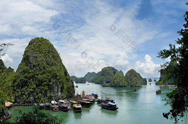 下龙湾青山美景