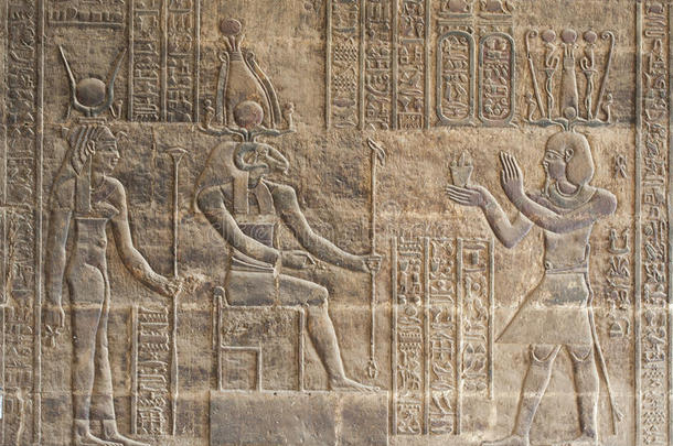 埃及寺庙墙上的象形雕刻