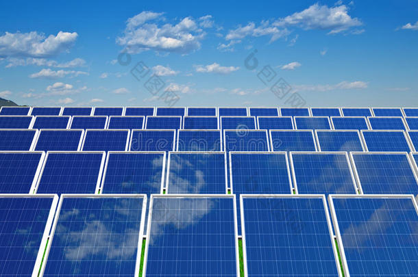 太阳能电池板系统。来自太阳的绿色能源。