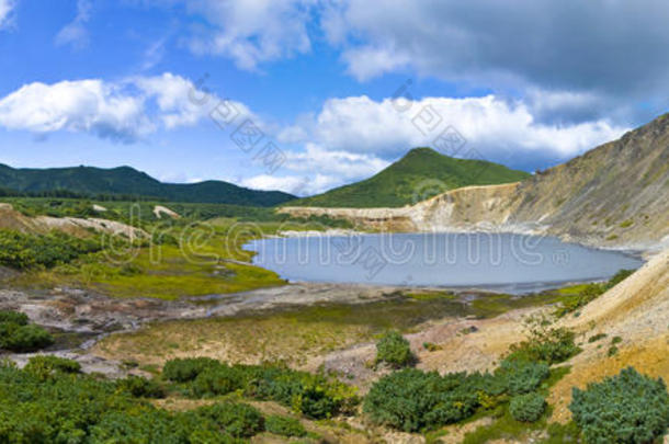湖沸腾火山，戈洛夫尼娜。库纳希尔岛