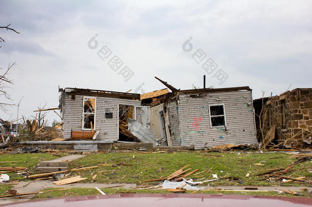 龙卷风摧毁了乔普林的房子