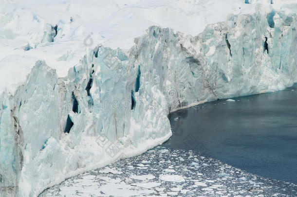 北冰洋-冰川和冰