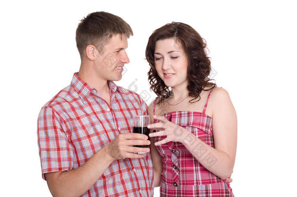 男人向女友求婚喝酒
