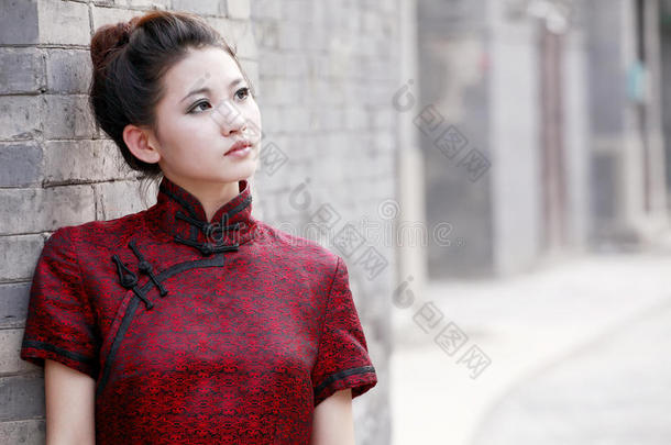 巷子里的中国女人。