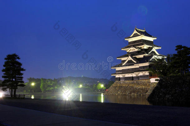 日本：夜晚的松本城堡