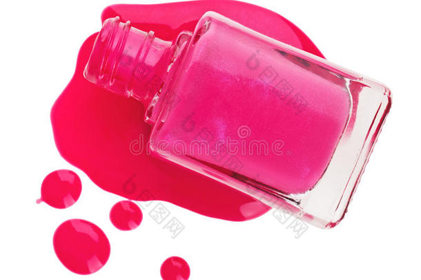 一瓶粉色指甲油和珐琅样品