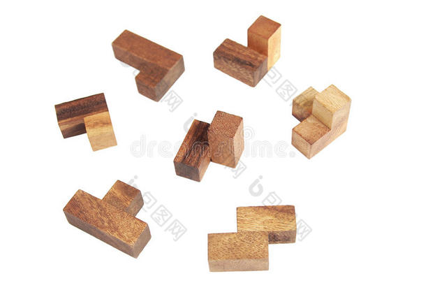 孤立的木制俄罗斯方块拼图