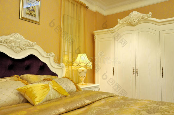 黄色闪光床上用品和卧室家具